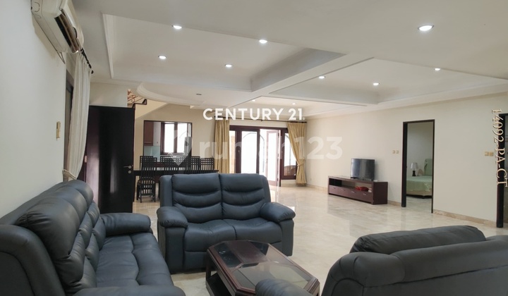 Disewa Rumah Ada Pool di Pondok Indah Jakarta Selatan 2