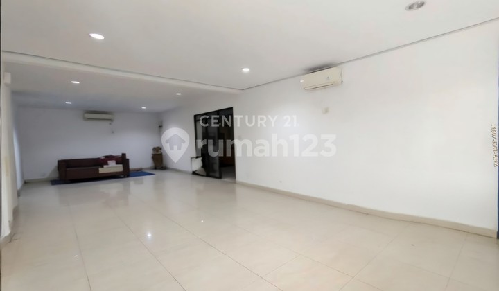 Dijual Ruang Usaha Mini Gedung Posisi Hook di Bintaro Sektor 9