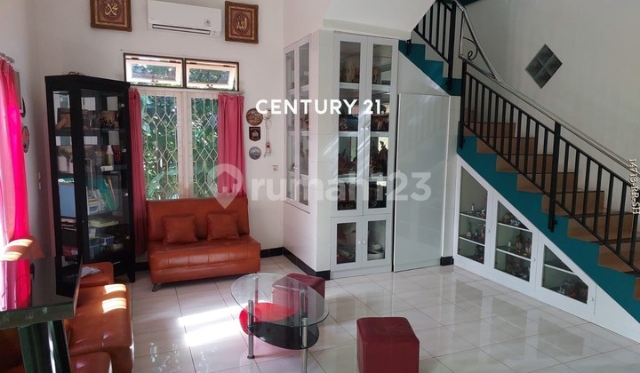 Dijual Rumah 2 Lantai Asri Terawat dengan Balkon di Tang Sel