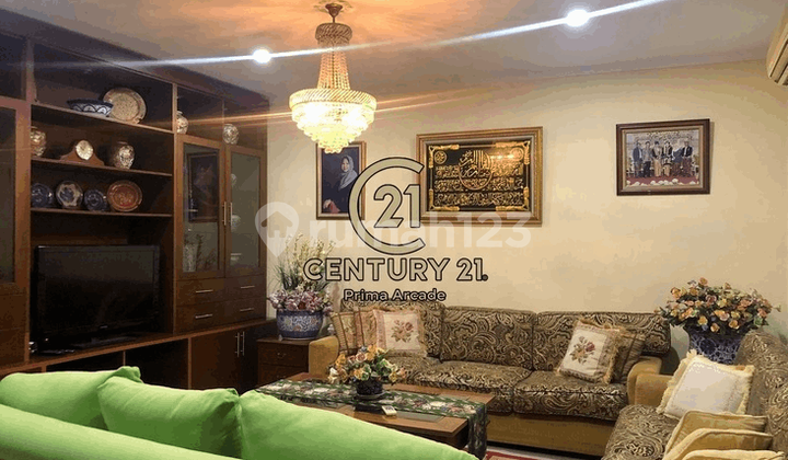 Rumah dengan Halaman Belakang Luas Asri Nyaman Aman Dekat Pos Sat