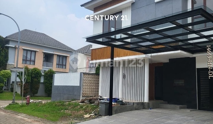 Rumah Sudah Renovasi Siap Huni Ada Kolam Renang di Discovery