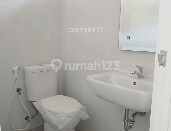 For Sale 3-Story Shophouse, Perfect for Investment in Botanica 2