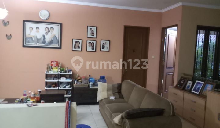 Rumah siap huni di dekat Sentra bisnis Kuningan Tebet Barat Jakarta Selatan 2