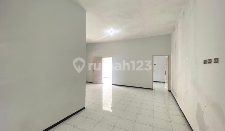 Rumah Strategis 5 Kamar Jalan Raya Sulfat