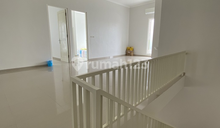 Rumah Pojok Araya Ada Kolam Renang Pribadi