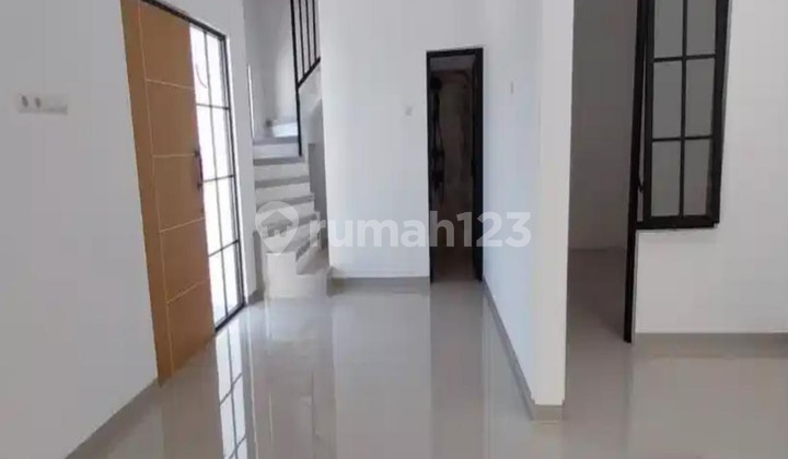 Modern 2-Story House in Blimbing Near Grand Mercure Hotel 2