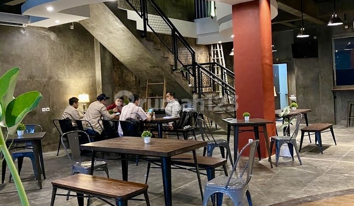 Tempat Usaha Cafe Resto Kawasan Jalan Ijen