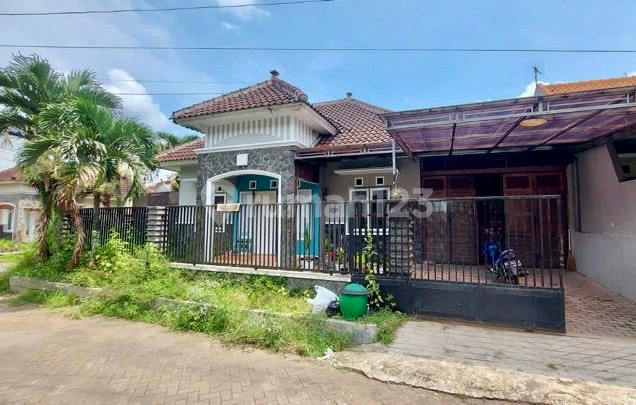 Strategic Corner House at Sigura-gura Dam Near Ub Veteran Campus.