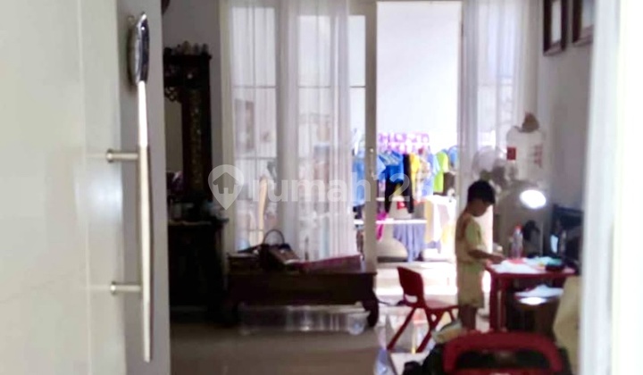 Modern 2-Story Green Orchid Suhat House 2