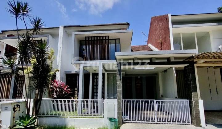 Permata Jingga West Area, Kompleks Mewah Sukarno Hatta