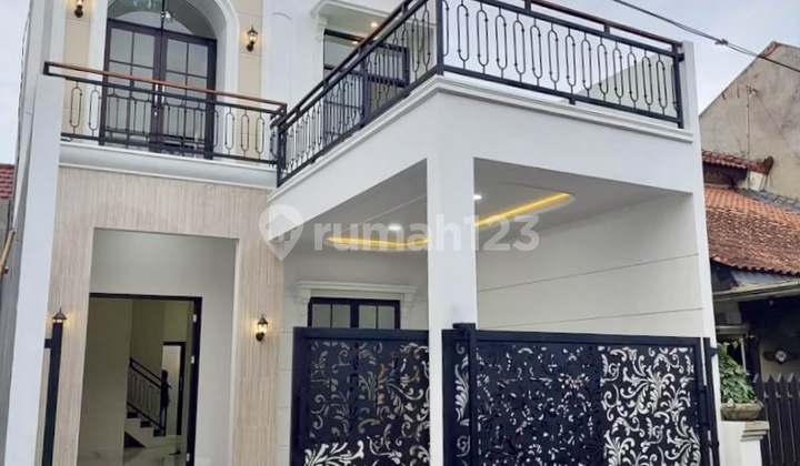 Modern 2-Story House, Strategic Location in Sulfat Indah Housing Estate 2