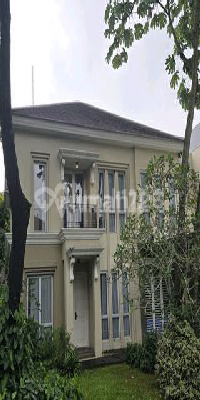 Rumah Hook Mewah Asri Hadap Timur Semi Furnish di Foresta Bsd