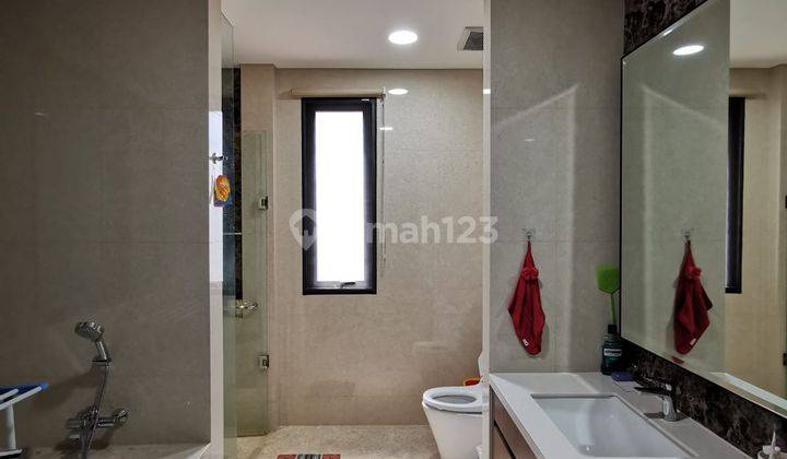 Rumah mewah 3 lantai Furnish hadap selatan depan Taman SHM jarang ada di Lakewood Navapark BSD 10