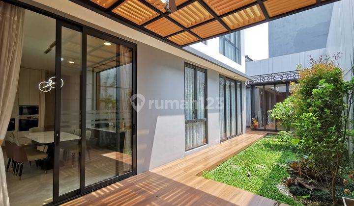 Rumah mewah 3 lantai Furnish hadap selatan depan Taman SHM jarang ada di Lakewood Navapark BSD 13