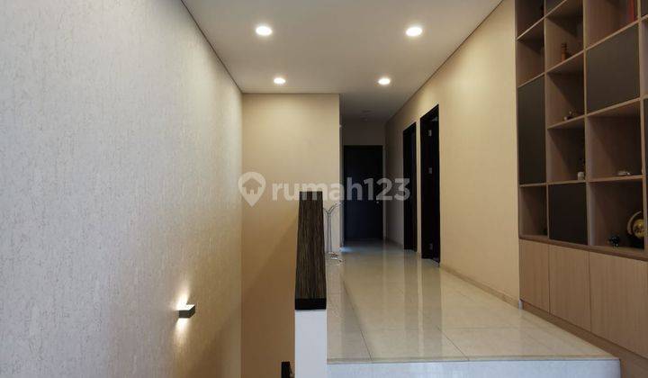 Rumah mewah 3 lantai Furnish hadap selatan depan Taman SHM jarang ada di Lakewood Navapark BSD 19
