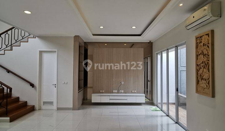 Rumah Furnich Rapi di Whitsand Greenwich Bsd  4