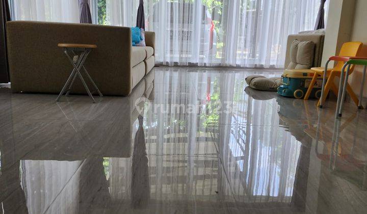 Rumah rapi semi furnish di Chalcedony PHG Summarecon Serpong jarang ada siap huni 2