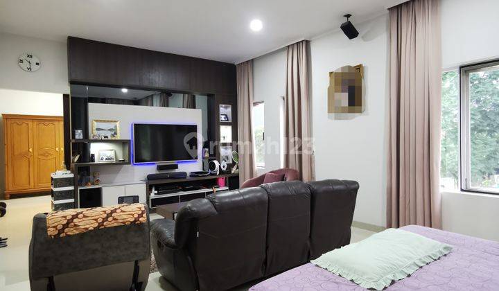 Rumah hook depan taman de Rio Latinos BSD rapi siap huni jarang ada semi furnish  2