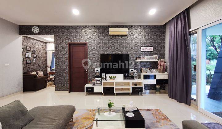 Rumah hook depan taman de Rio Latinos BSD rapi siap huni jarang ada semi furnish  3