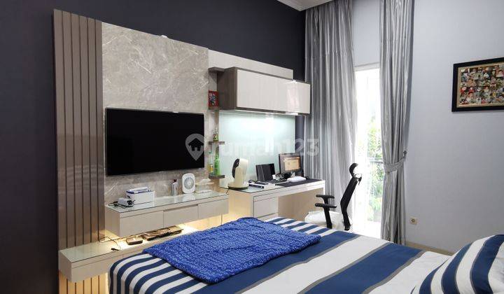 Rumah hook depan taman de Rio Latinos BSD rapi siap huni jarang ada semi furnish  12
