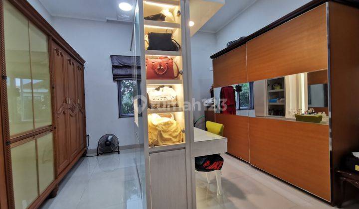 Rumah hook depan taman de Rio Latinos BSD rapi siap huni jarang ada semi furnish  18