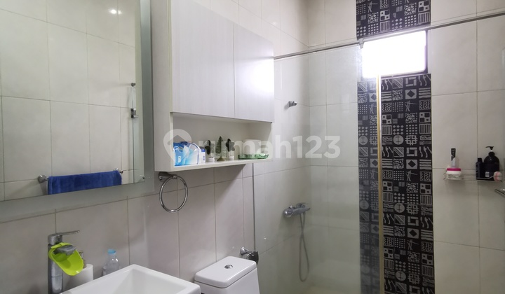 Rumah hook depan taman de Rio Latinos BSD rapi siap huni jarang ada semi furnish  26