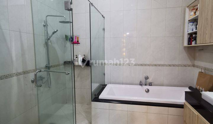 Rumah hook depan taman de Rio Latinos BSD rapi siap huni jarang ada semi furnish  28