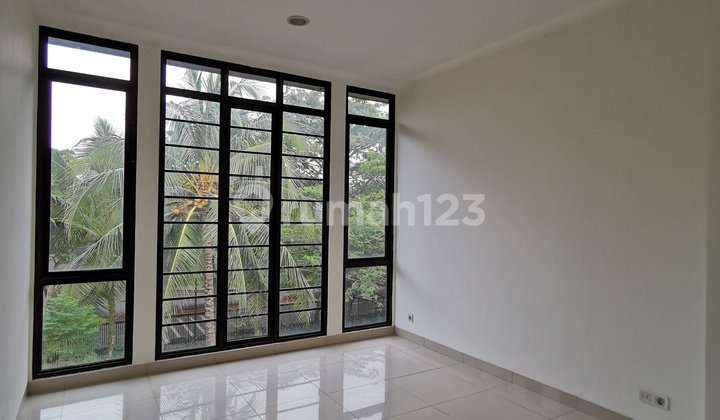 Rumah view depan belakang taman di chadna Avani BSD jarang ada 25