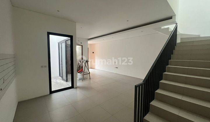 Rumah gaya Industrialis modern di Griyaloka Bsd 2