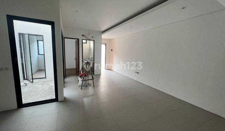 Rumah gaya Industrialis modern di Griyaloka Bsd 4