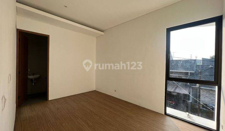 Rumah gaya Industrialis modern di Griyaloka Bsd 9