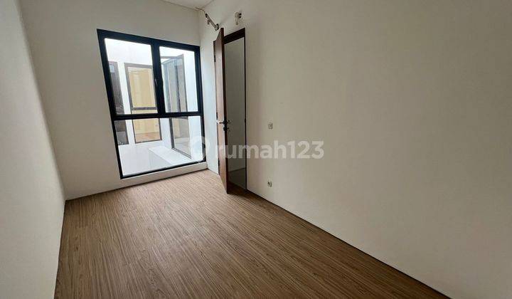 Rumah gaya Industrialis modern di Griyaloka Bsd 12