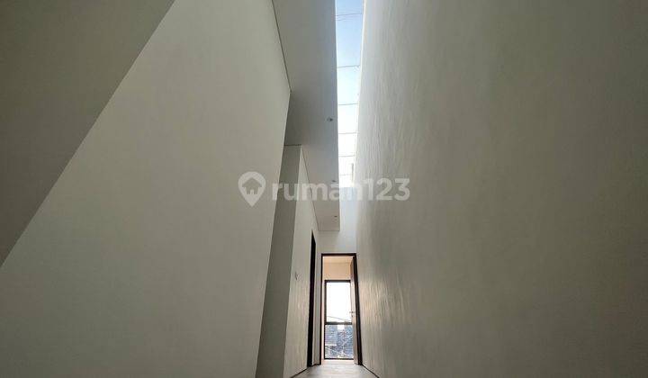 Rumah gaya Industrialis modern di Griyaloka Bsd 16