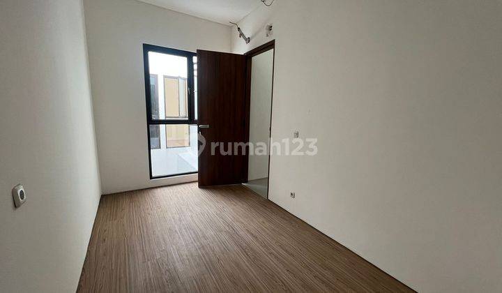 Rumah gaya Industrialis modern di Griyaloka Bsd 19