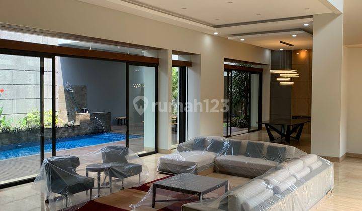 Rumah mewah design Arsitektur Terrace Golf Bsd ada Swimming pool semi furnish 2