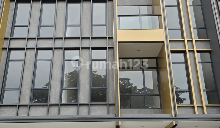 For Rent New Iconix Studio Loft 4-Storey Shop House with Roof Top and Lift, Facing Boulevard BSD Main Road