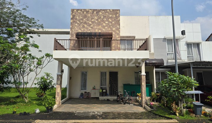 The House is Renovated, Semi-Furnished, Neat, with a Verdant View at The Icon BSD. The House is Renovated, Semi-Furnished, Neat, with a Verdant View at The Icon BSD.