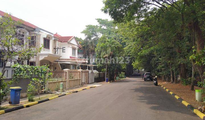 Rumah Depan Taman Dekat Sekolah Al-Azhar,pasar Modern Bsd,itc Bsd,teras Kota,santa Ursulla,akses Tol 2