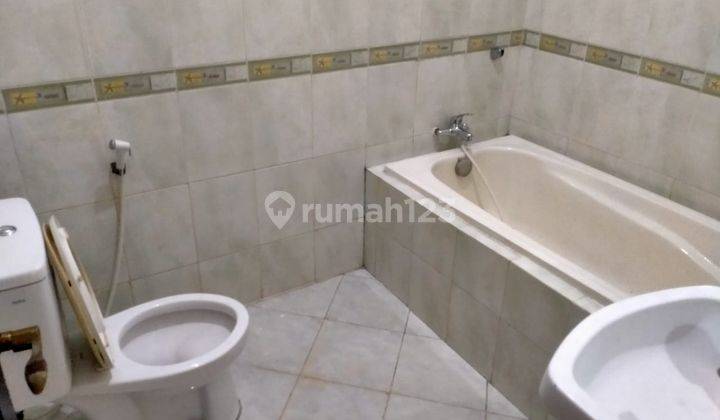 Disewakan Rumah 2lt di Tulodong Bawah 5+1kt Lt310m2 Mel 5