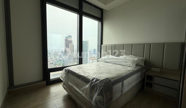 Apartment 57 promenade at Thamrin, 3 bedrooms with private elevator, double-pane glass, close to MRT station. 2