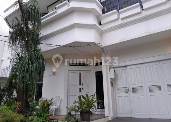 Pondok Indah Green Building Facing East by Sfitri