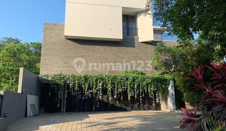 Bukit Terrace Golf BSD Mewah, with a swimming pool, ready to occupy.