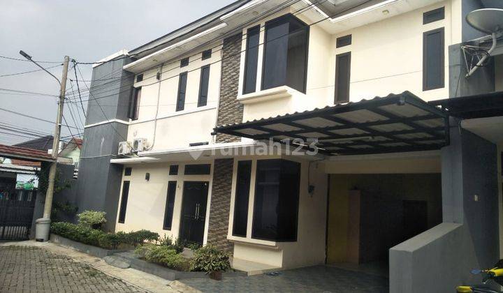 Rumah 2 lantai full furnish lengkap  siap huni rapi terawat  1