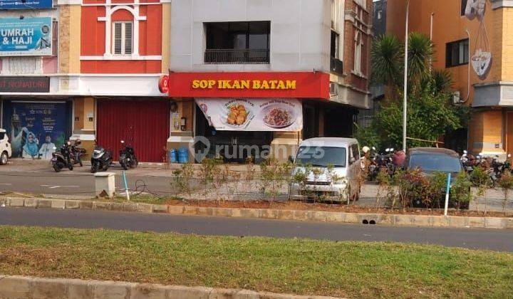 Ruko hadap jalan raya utama bentuk hook  1