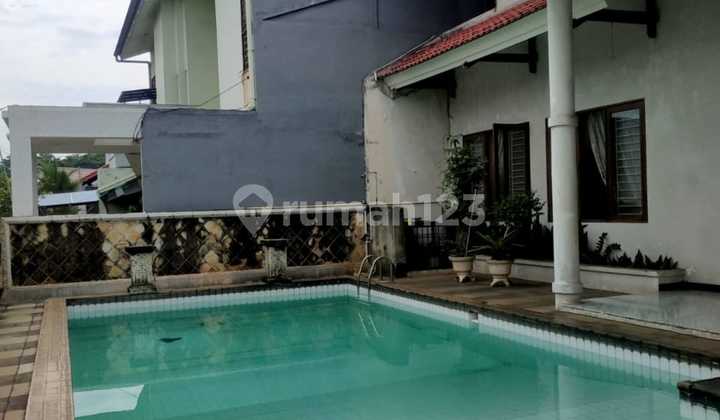 Rumah Hook Ada Swimpool Siap.huni Utara Barat