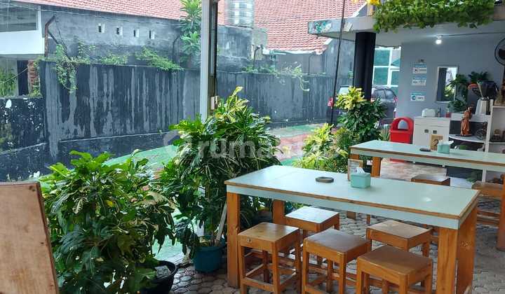 This location is included in Zone C1. Suitable for various businesses. 2