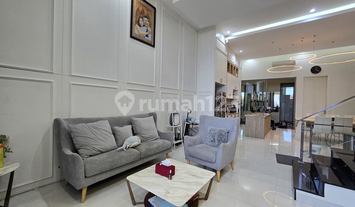 Dijual Rumah Vila Bukit Regency Pakuwon Indah Surabaya Barat Terawat dan Siap Huni