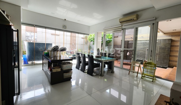 Disewakan Rumah Tengah Kota Jalan Tidar Boleh Untuk Usaha 2