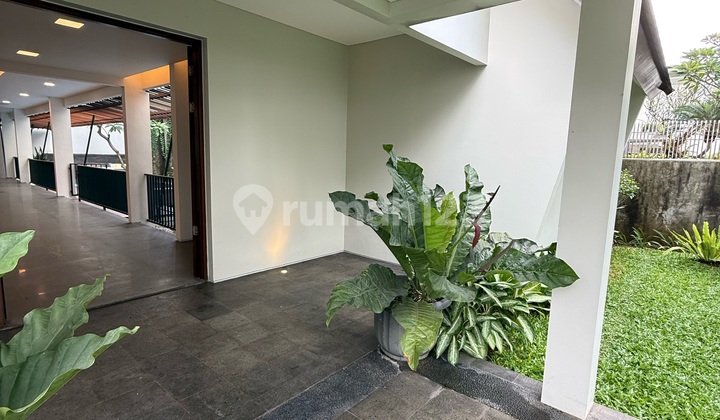 Disewakan Rumah Tropical Bagus Permata Hijau 2