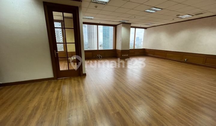 Perkantoran Menara Sudirman Jakarta Selatan Semi Furnished